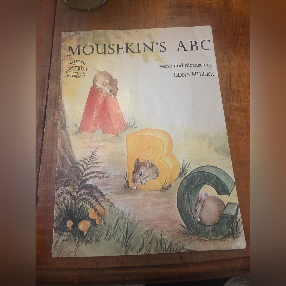 Mousekin's ABC - Edna Miller - 1972 Paperback Treehouse Paper Backs